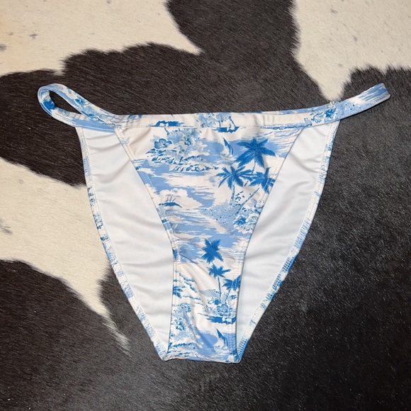 Reformation Swimwear Island Print Bikini Bottoms size medium (new without tags) - Picture 5 of 8